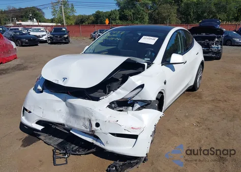 2023 Tesla Model Y Awd/Long Range Dual Motor All-Wheel Drive z USA, uszkodzony, nr VIN 7SAYGDEE7PA096439